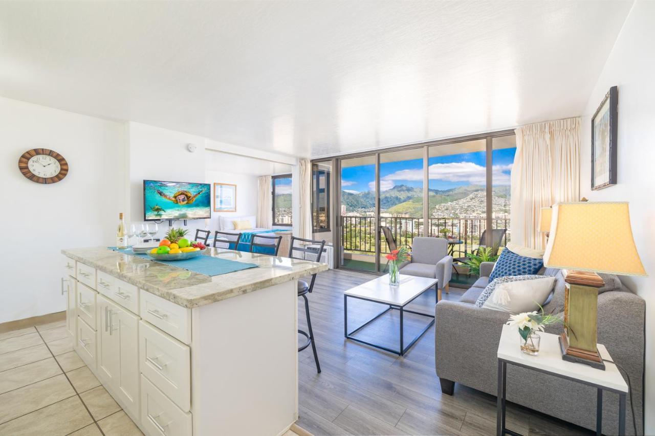 Waikiki Escapade Mountain Views Condo, Steps To Beach With Parking Perk Honolulu Dış mekan fotoğraf