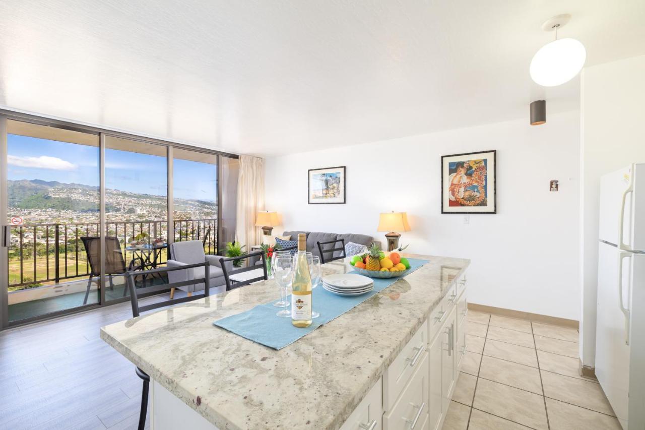 Waikiki Escapade Mountain Views Condo, Steps To Beach With Parking Perk Honolulu Dış mekan fotoğraf